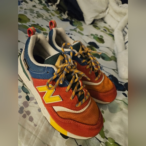 Kids New Balance Multicolor Sneakers - Picture 1 of 5